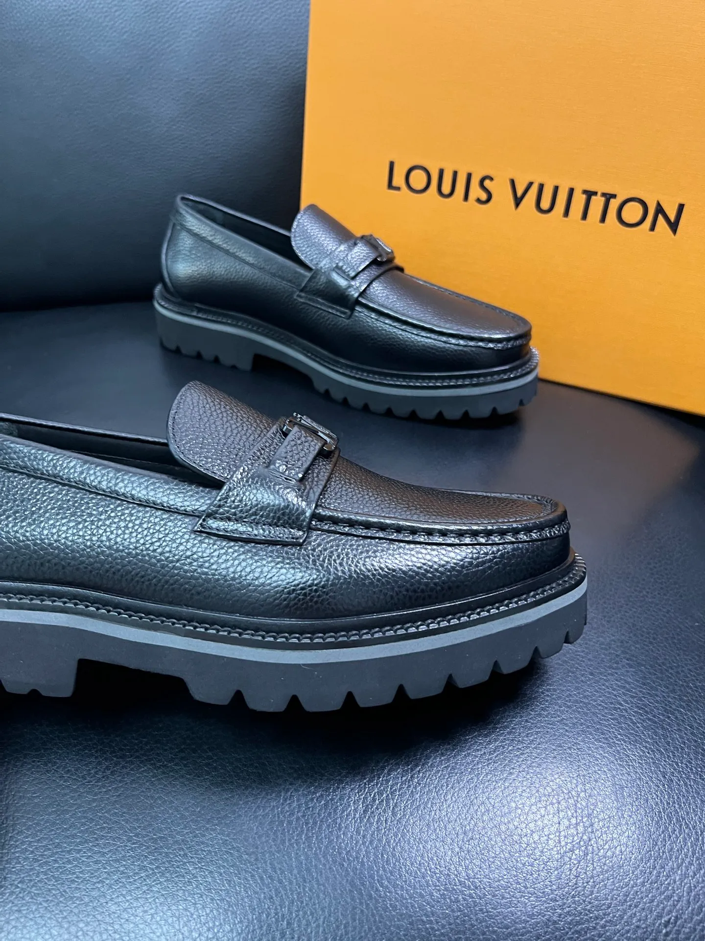 Men's shoes 💰780 Lv top purchasing Louis Vuitton leather shoes counter synchronization, uppers imported from Italy, imported water-dyed cowhide lining, soles: original soles specially provided by the original factory, original factory follow-up goods, high quality, welcome to compare, code number 38-44 (customized 45) 85842